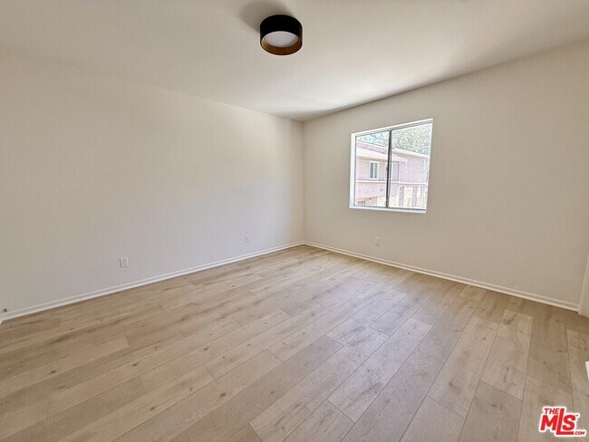 Building Photo - 1031 Coronado Ter