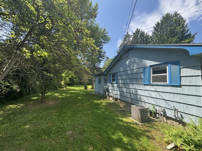 Building Photo - 39 Huntington Rd