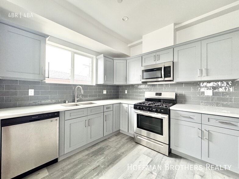 Building Photo - 158 N Mariposa Ave