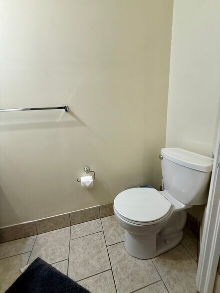 Building Photo - 209 Chestnut Hill Ave