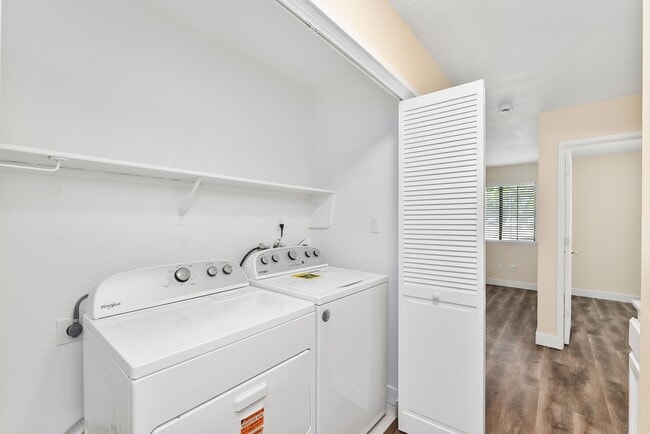 Building Photo - 2 Bedroom 2 Bathroom Condo in Citrus Heights