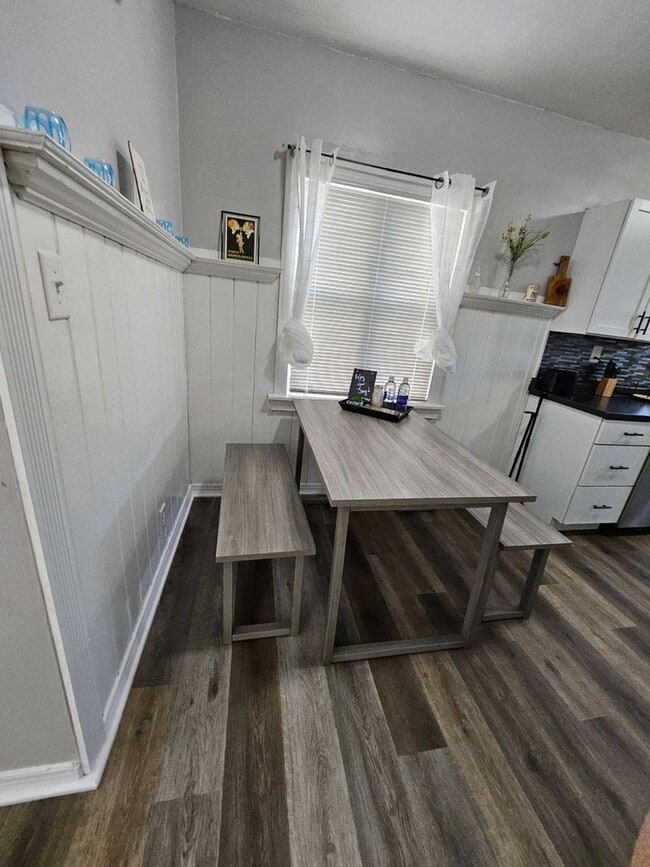 Building Photo - 2244 Park St