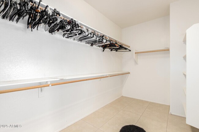 Building Photo - 252 W Blue Lagoon Dr
