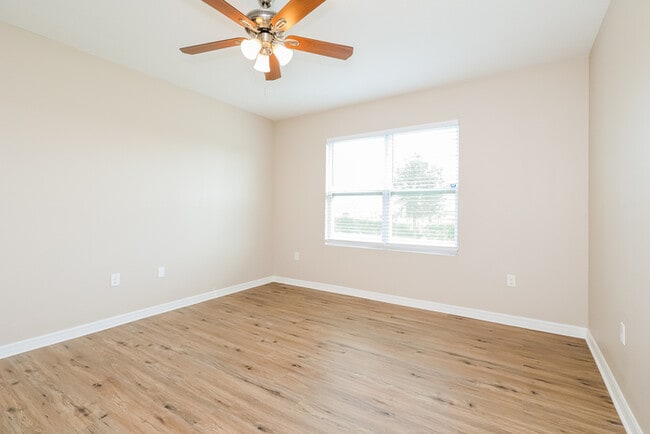 Building Photo - 484 Aberdeen Dr