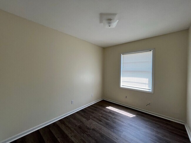 Building Photo - New On the Market!