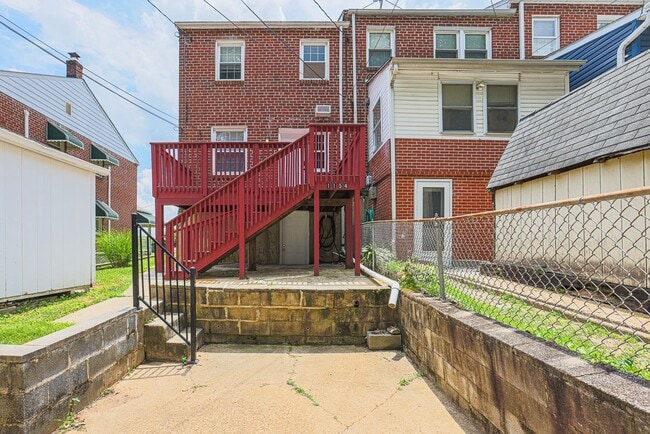 Building Photo - 1154 Elm Rd