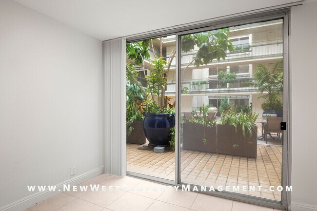 Building Photo - Expansive La Jolla Village 2 Bedroom at De...