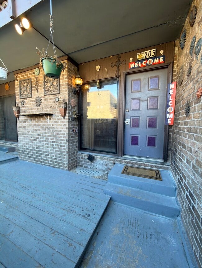 Building Photo - 203 Kenneth Cir