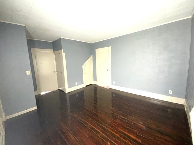 Building Photo - 526 Harvey St