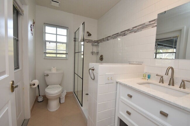 Building Photo - 60 Westover Ln