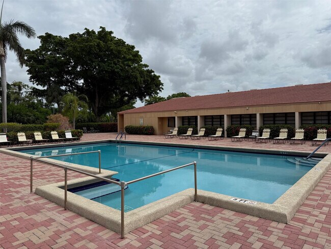 Building Photo - 6215 Coral Lake Dr