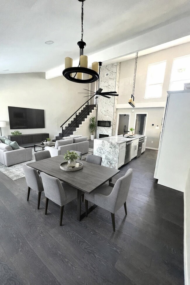 Building Photo - 75215 Holly Hill Dr