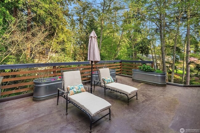 Building Photo - 3bd/2.25ba Edmonds House