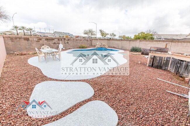 Building Photo - 2805 S Abbey Cir