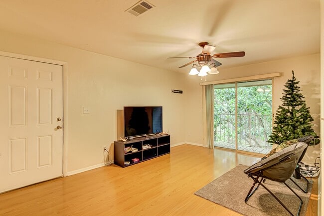 Building Photo - Tumblin Creek D-22
