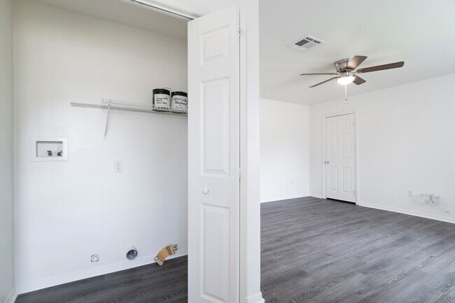 Building Photo - 28455 Avenida La Paz