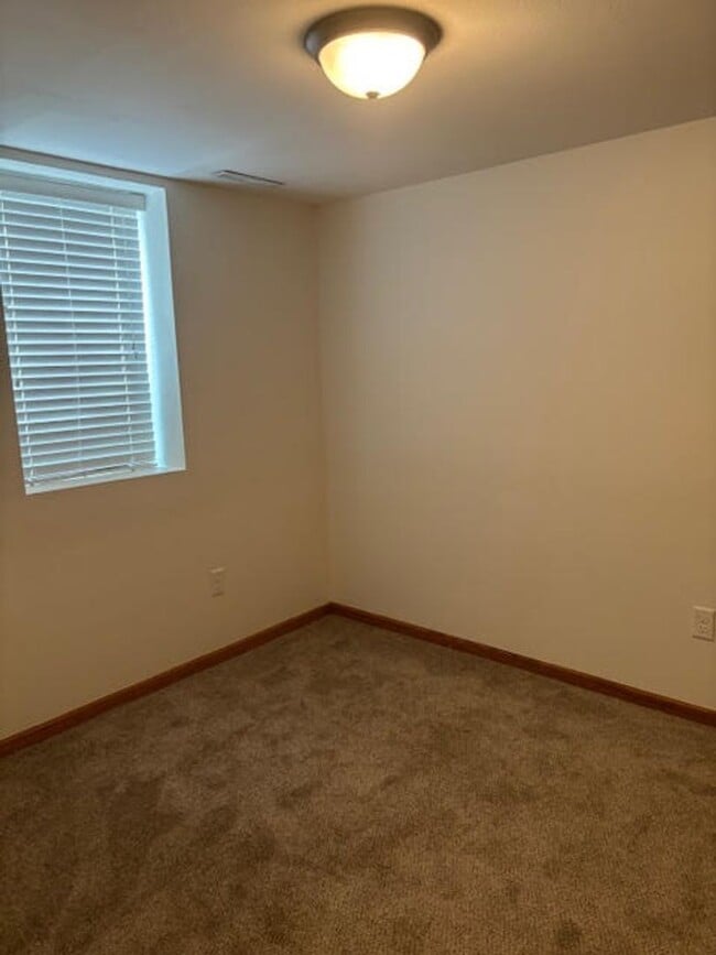 Building Photo - 3 Bedroom 1 Bath Home in St. Joseph!