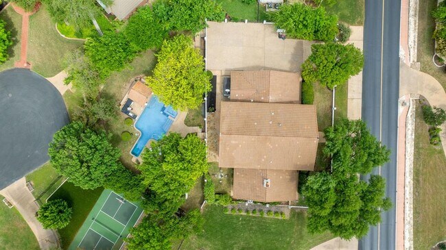 Building Photo - 129 The Hills Dr