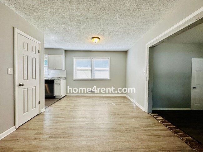 Building Photo - Ranch Style Home in KCMO w/ LVP Floors, SS Appliances and a Fenced Yard!