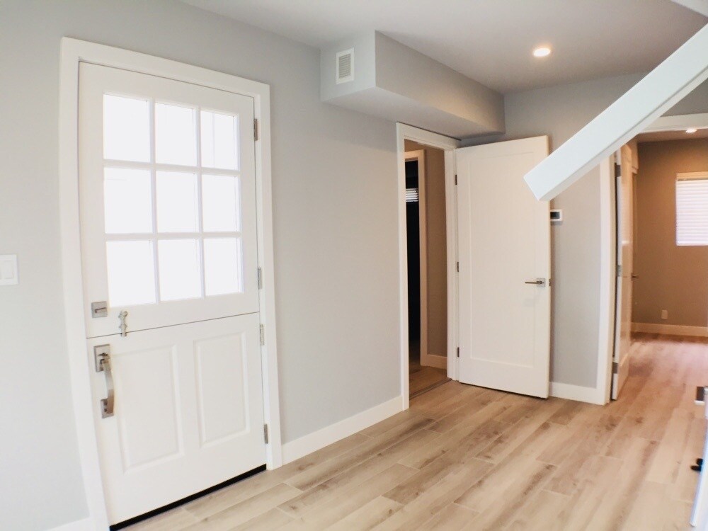 Front and door to laundry Bed 3 - 31501 Burnside Pl