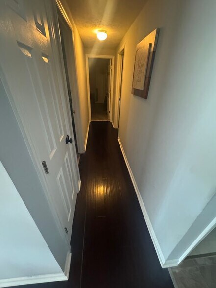 Building Photo - 7604 Roscommon Ct