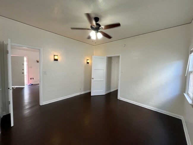 Building Photo - Lower level 1+1 w/in-unit laundry, assigned parking + water included!