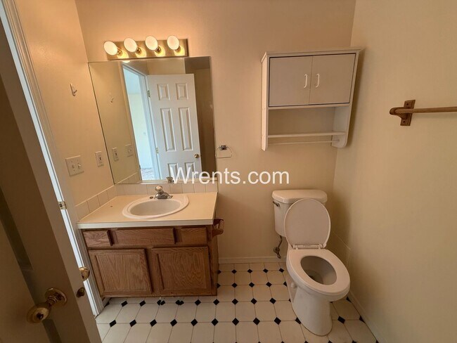 Building Photo - Welcome to this charming 2 bed, 2 bath rancher in Airway Heights!