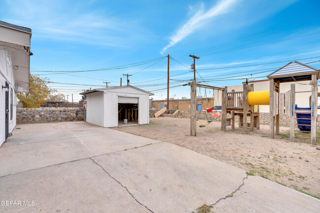 Building Photo - 3700 La Luz Ave