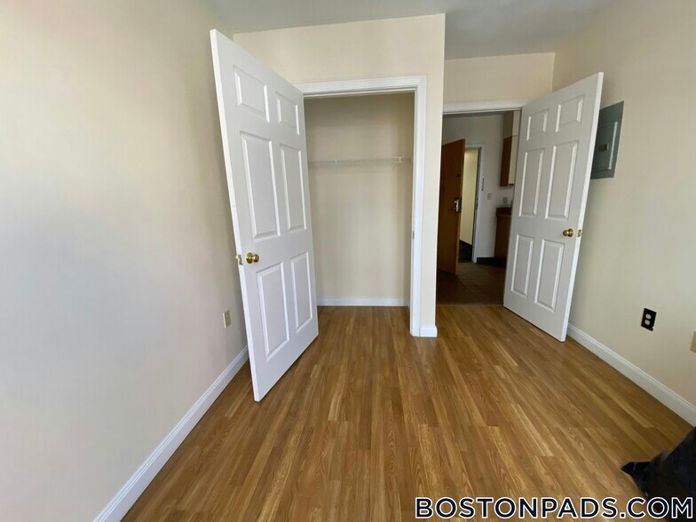 Building Photo - 81 Essex St