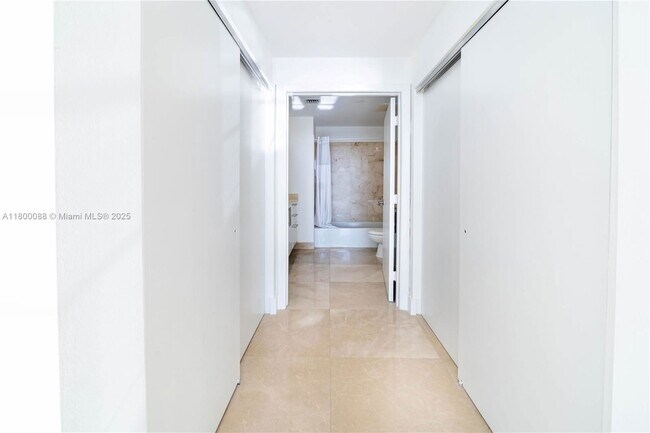 Building Photo - 3330 NE 190th St