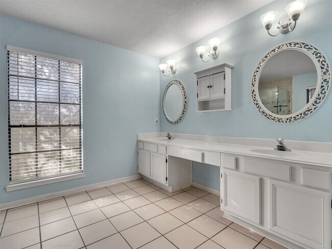 Building Photo - 2108 Autumn Cove Dr