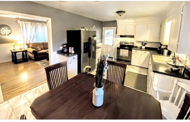 Building Photo - Quiet Oasis in Lynchburg Near University i...