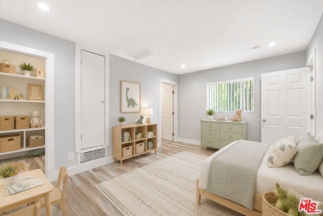 Building Photo - 6652 Orion Ave