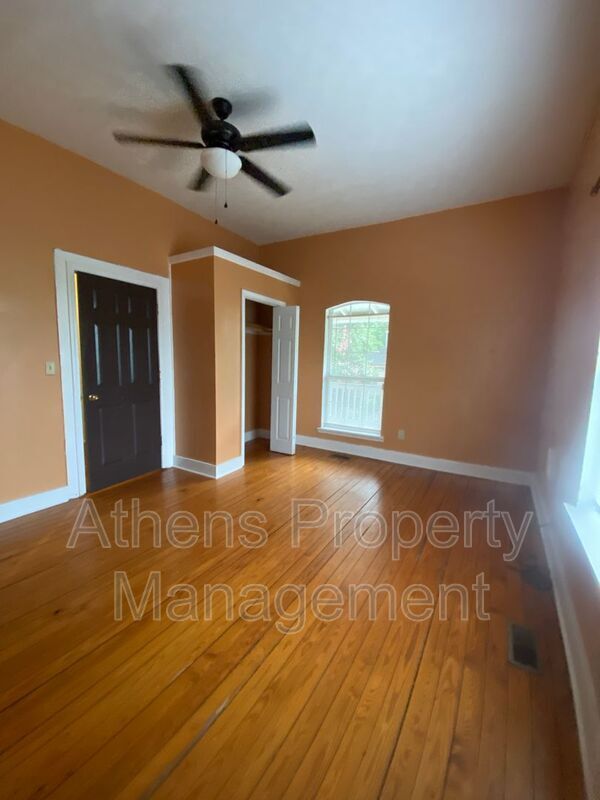 Building Photo - 285 N Rocksprings St