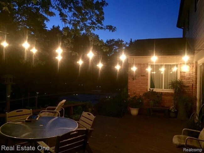 Building Photo - 5837 Folkstone Dr