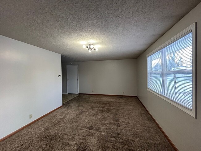 Building Photo - Freshly Updated 3-Bedroom, 1-Bathroom Home – $1,375/Month