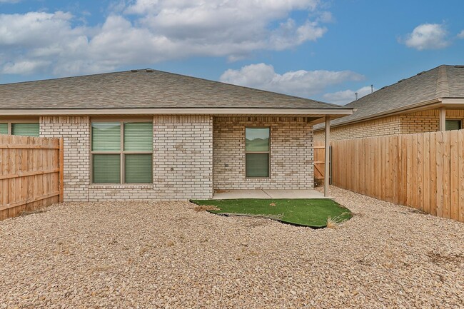 Building Photo - Beautiful 3 bed 2 bath!