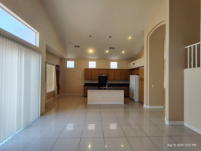 Building Photo - 340 Tayman Park Ave