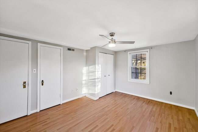 Building Photo - 704 S Arlington Mill Dr