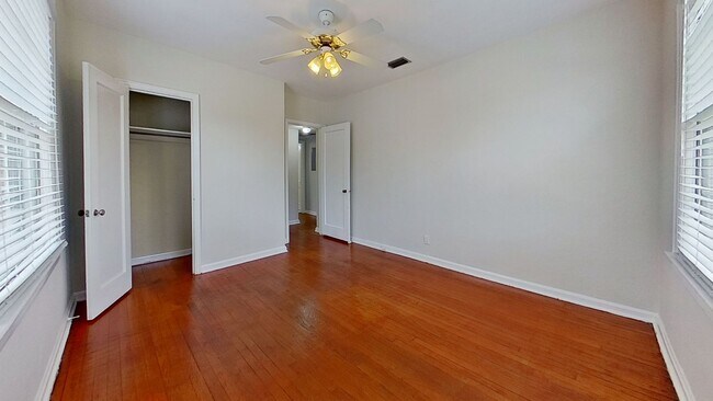 Building Photo - 1245 Belmont Terrace