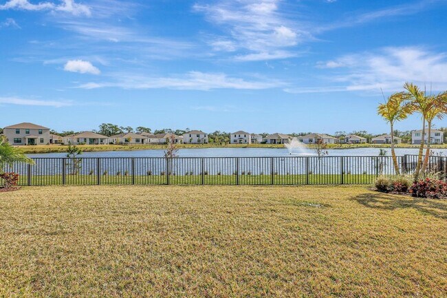 Building Photo - 6007 SE Sky Blue Cir
