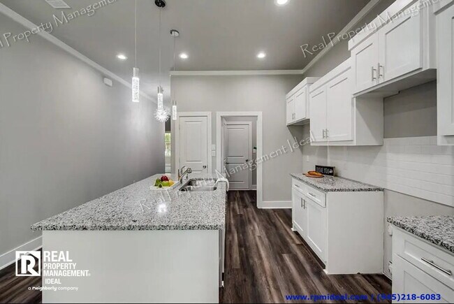 Building Photo - 8728 Dunlap St