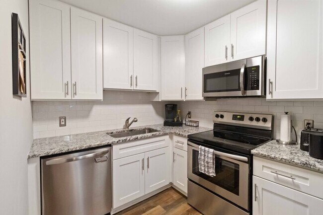 Building Photo - 61 Mt Kemble Ave
