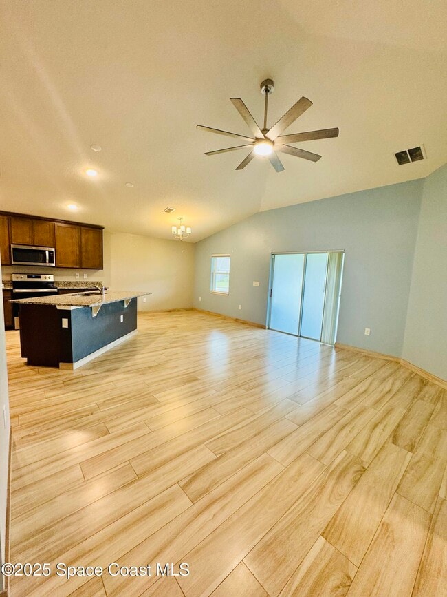 Building Photo - 1066 Dania Cir