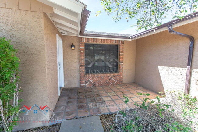 Building Photo - 1928 N Kachina