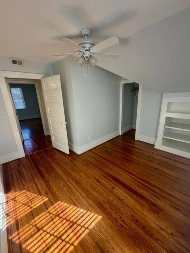 Building Photo - Charming 4BR/2BA House w/ Fenced back yard!