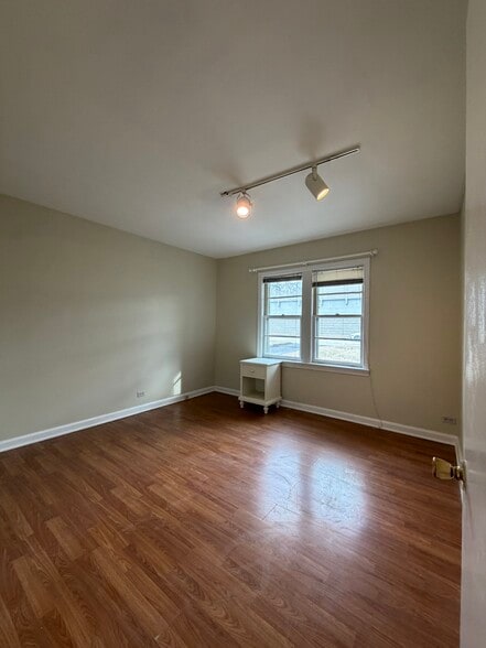 Building Photo - 538 Mills St