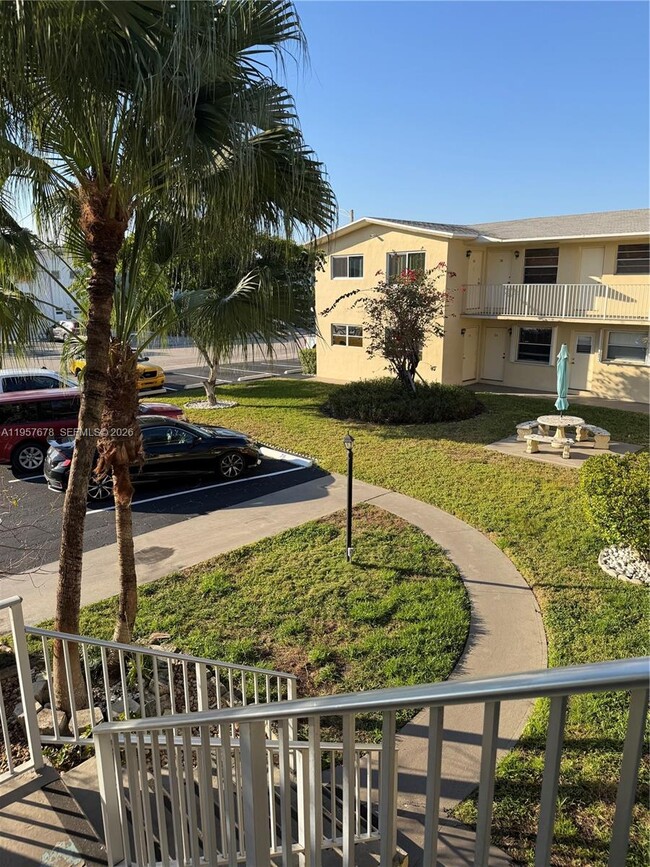 Building Photo - 1301 N 12th Ct