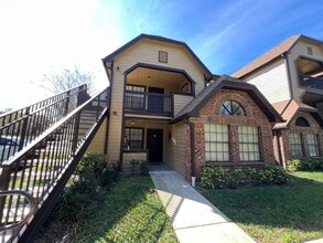 Building Photo - 1/1 Corner Unit in GATED ~ LAKEFRONT community in Altamonte Springs!