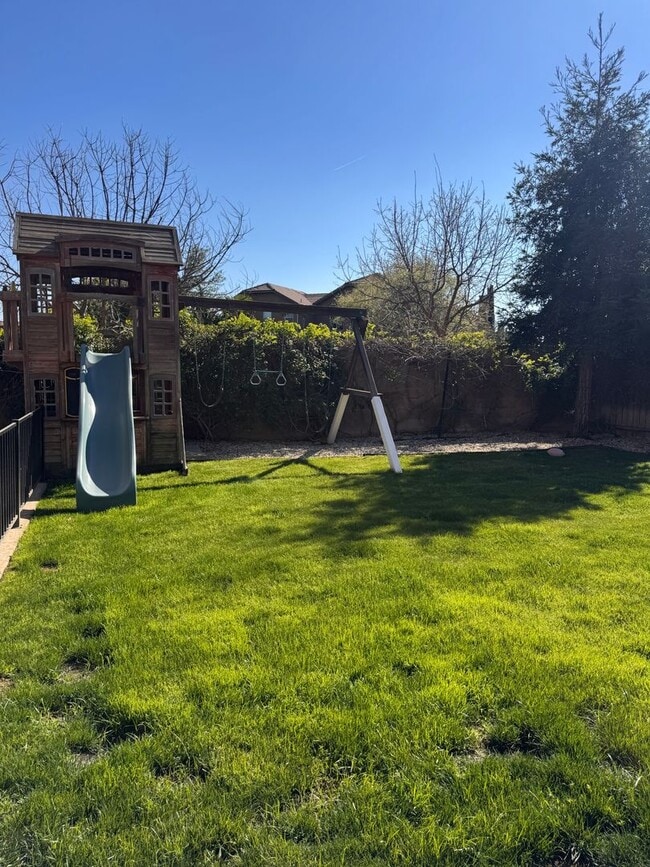 Building Photo - Beautiful single family home